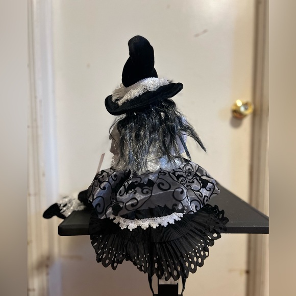 Sitting Witch - Picture 6 of 10